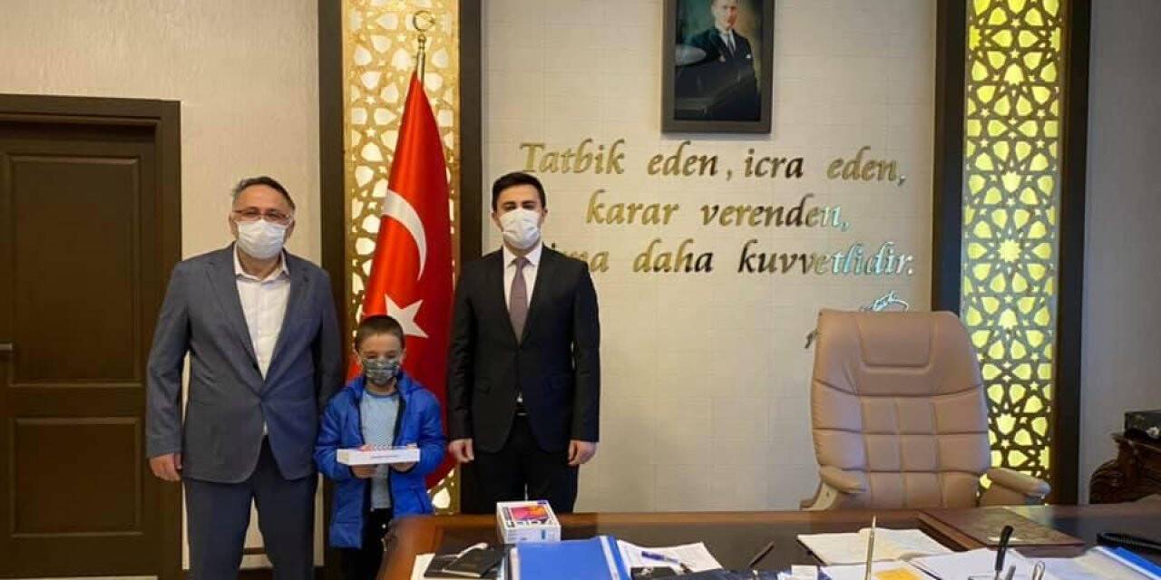 İş insanı Hayrettin Şeker’den öğrencilere anlamlı destek