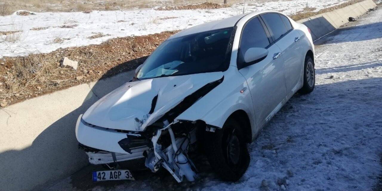 Konya yolunda kaza! Lastiği patlayan otomobil bu hale geldi