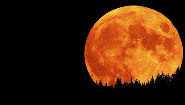 Ay kırmızıya bürünecek