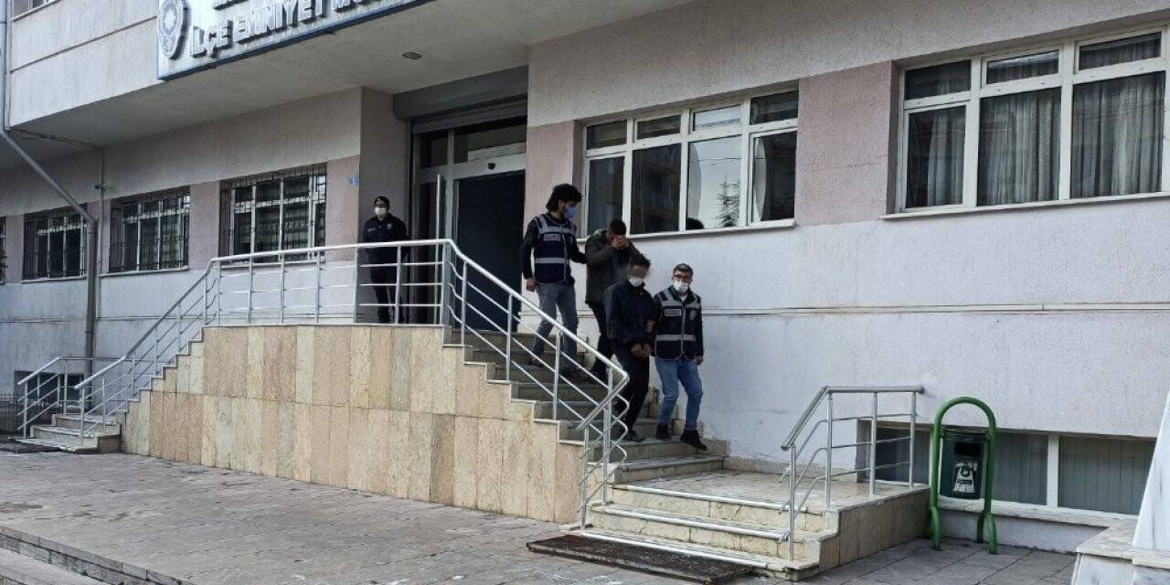 Konya'da kablo hırsızları polisten kaçamadı
