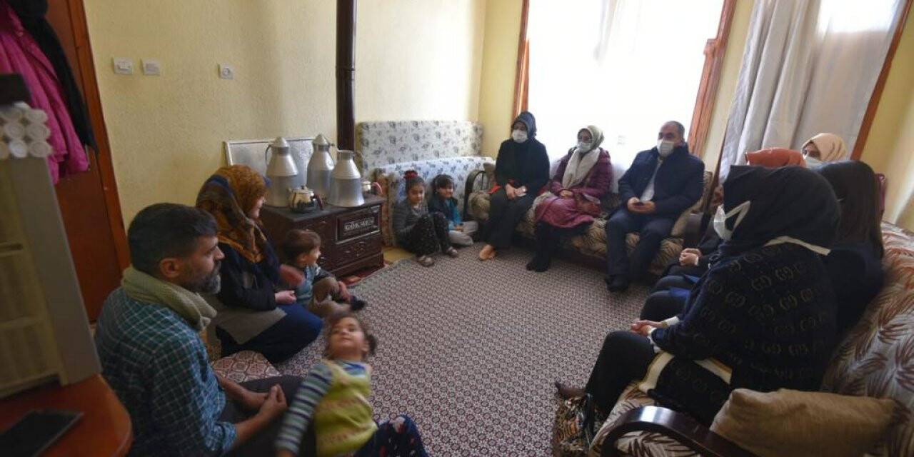 AK Parti Karatay'dan ev ziyaretleri