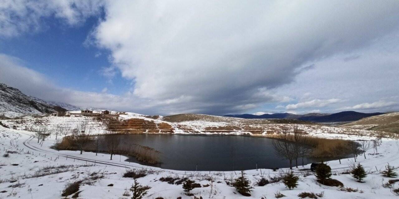 Torosların incisi Dipsiz Göl’de kış güzelliği