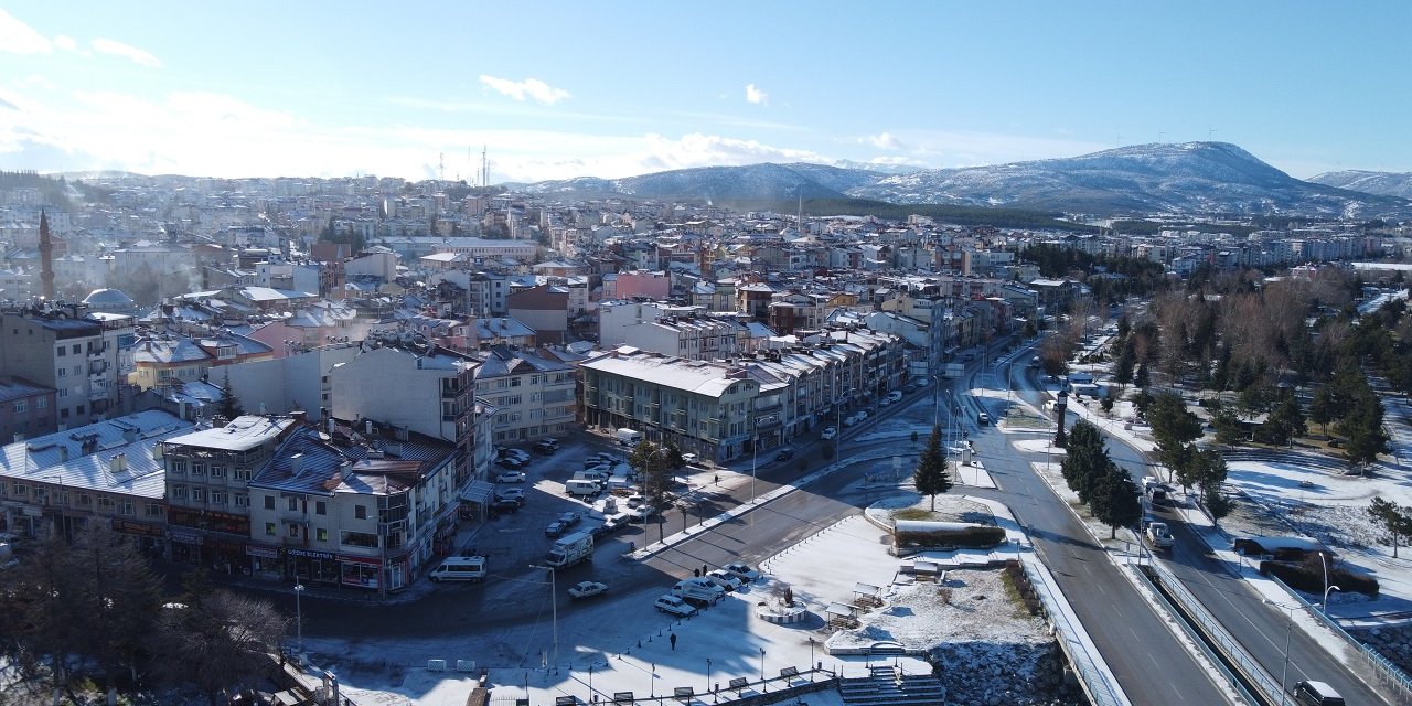 Beyşehir'de kar yağışı güzel görüntüler oluşturdu
