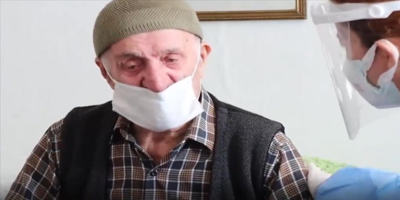 Sağlık Bakanı Koca aşı olan "Selim dede"nin duygu dolu görüntülerini paylaştı