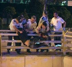 İntihara kalkıştı polis son anda kurtardı
