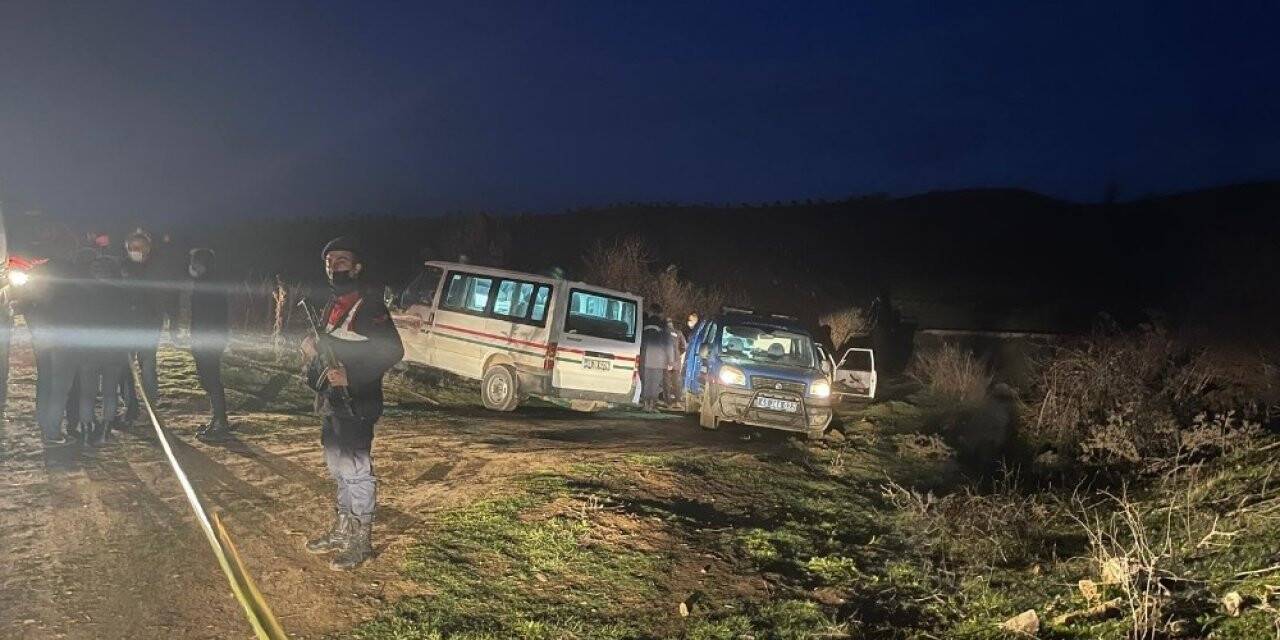 Manisa'da tarla yolunda 4 gencin cesetleri bulundu