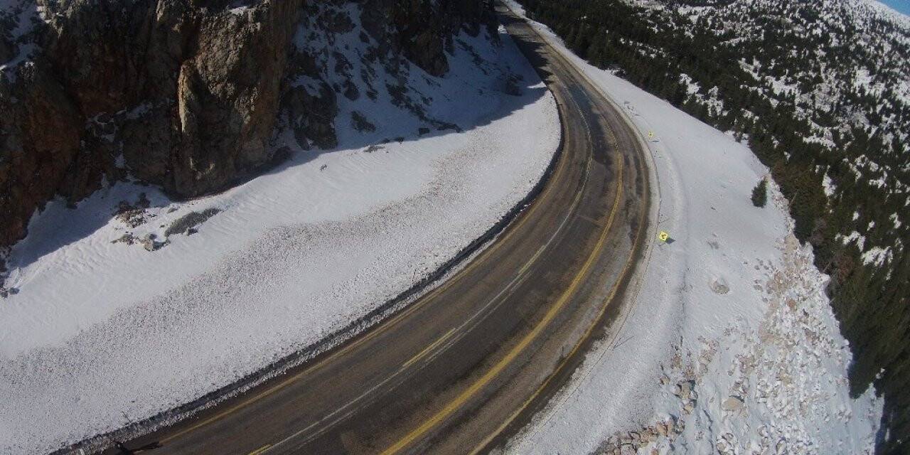 Karla buluşan Antalya-Konya karayolunda  kartpostallık görüntüler