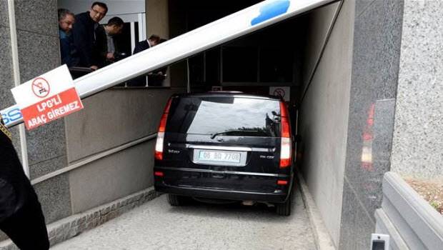 Kuşun ikinci adamı garaj kapısından girdi