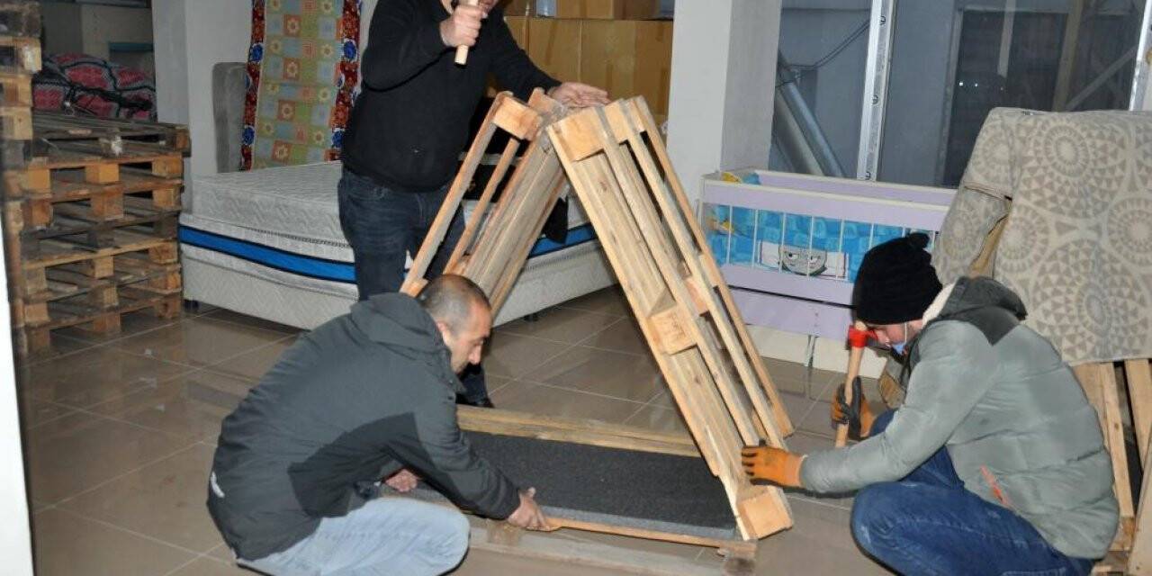 Sokak Hayvanlarına Sıcak Yuva