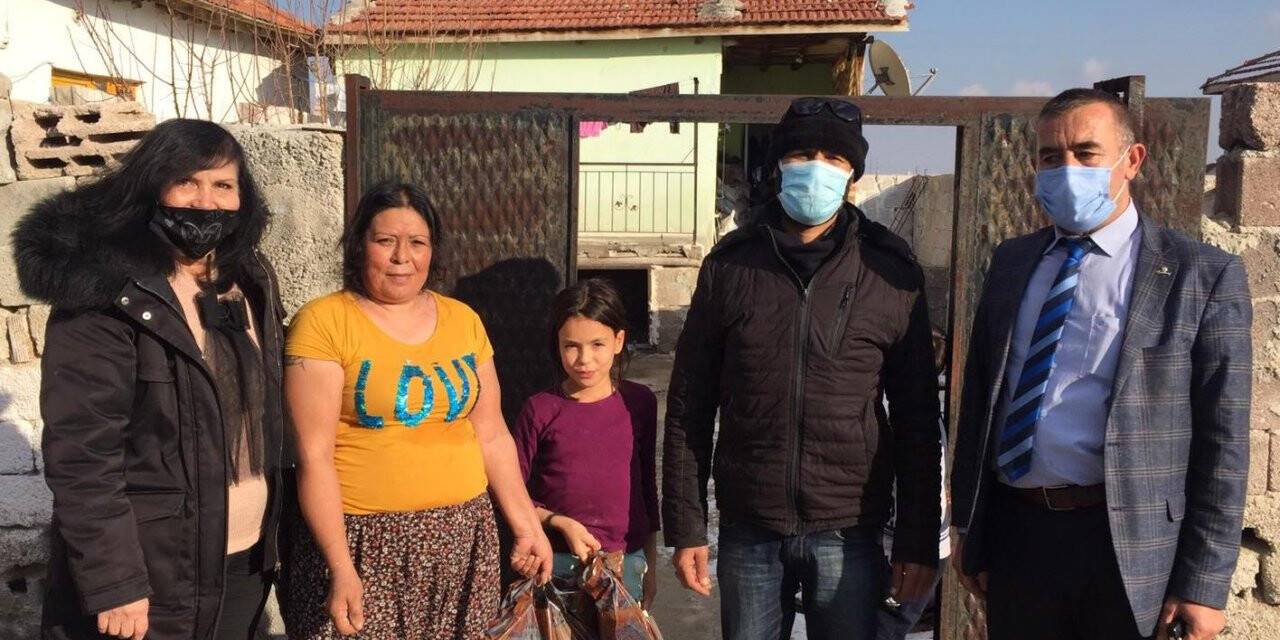 CHP’nin Askıda Elbise  Kampanyası Devam Ediyor