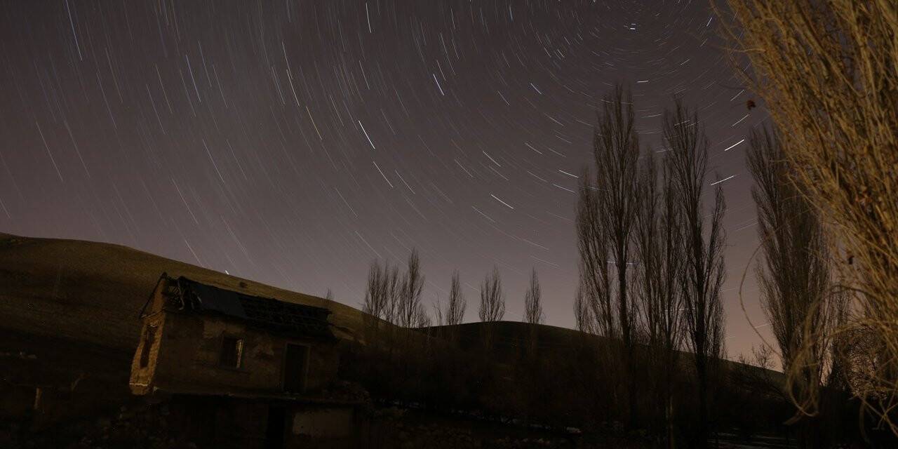 Konya'da yıldızların dansı geceyi aydınlattı