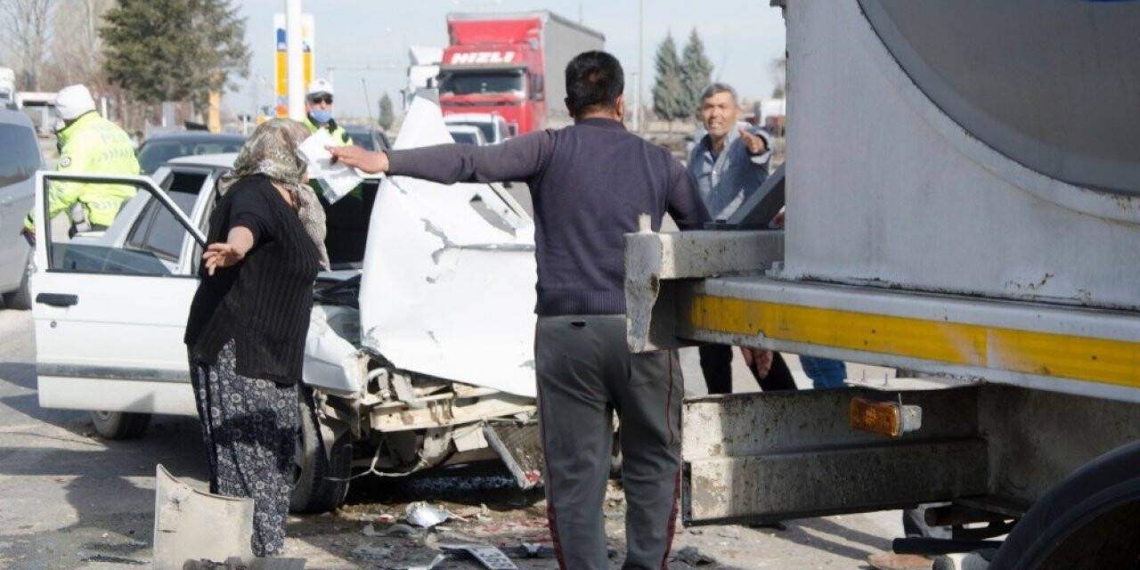 Konya'da kaza! Otomobil ile süt tankeri çarpıştı