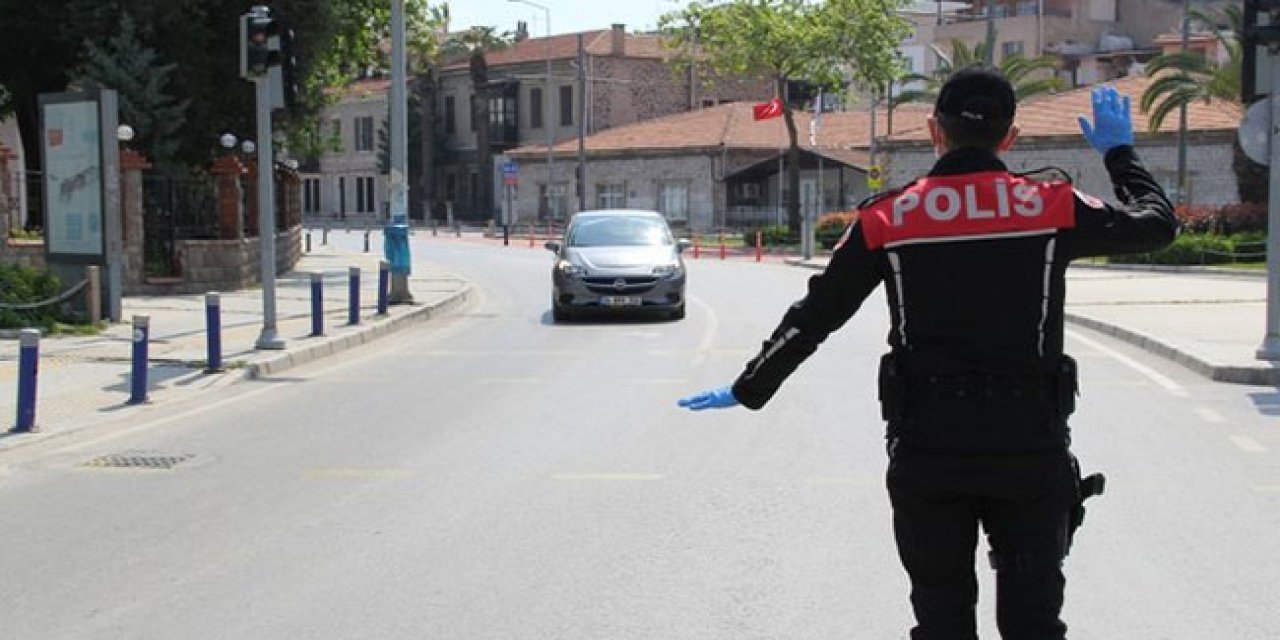 Konya'da sokağa çıkma kısıtlamasını ihlal eden 450 kişiye işlem yapıldı