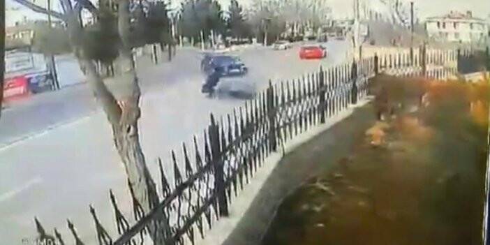 Otomobilin çarptığı motosiklet sürücüsü kurtarılamadı