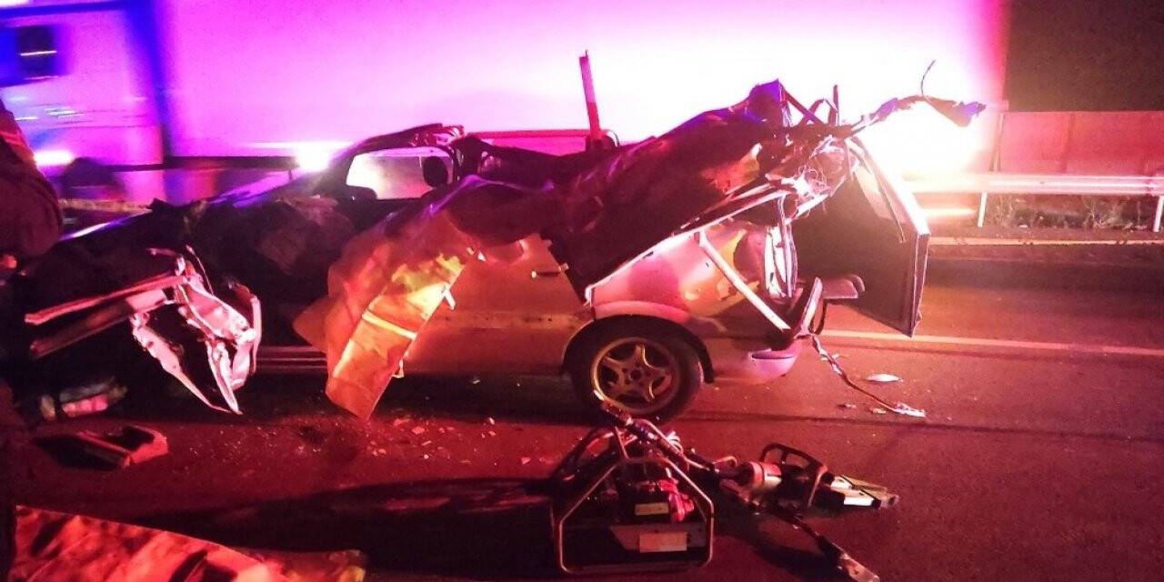 Konya’da feci kaza! Otomobil tır ile çarpıştı: 3 ölü, 5 yaralı