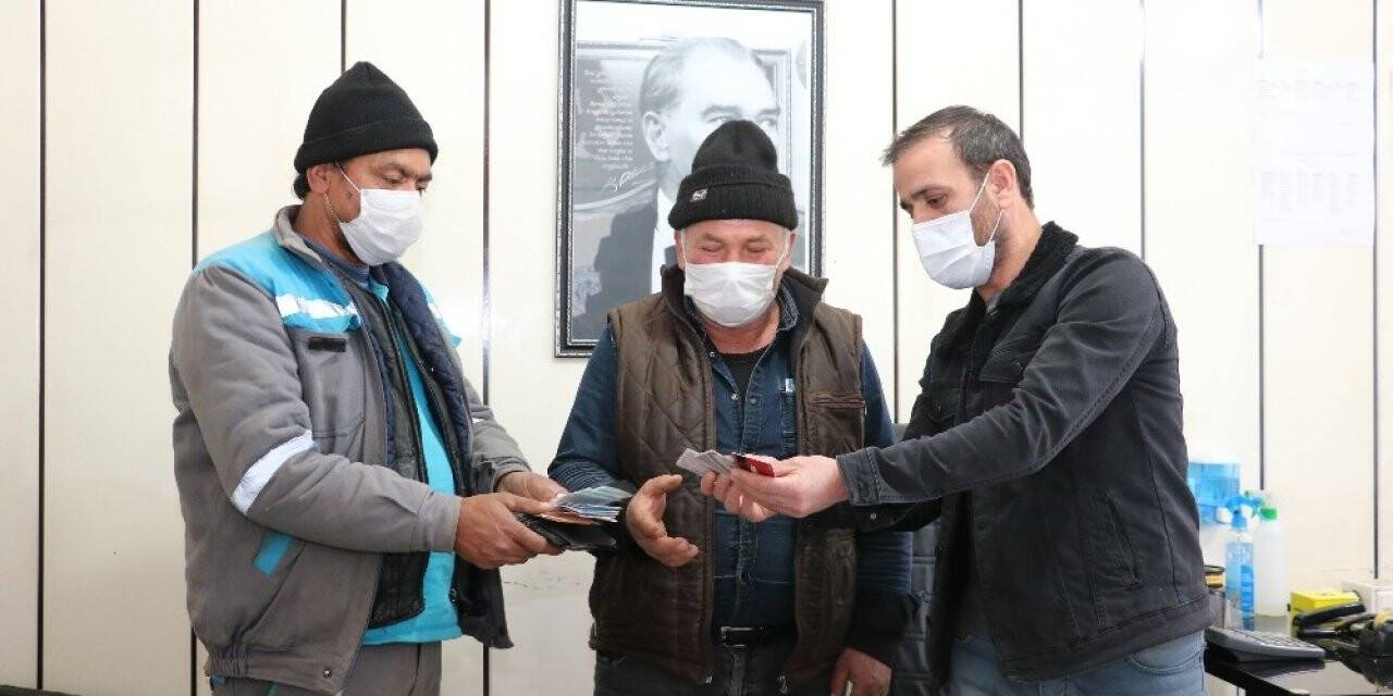 Konya'da temizlik işçisi bulduğu cüzdanı sahibine teslim etti
