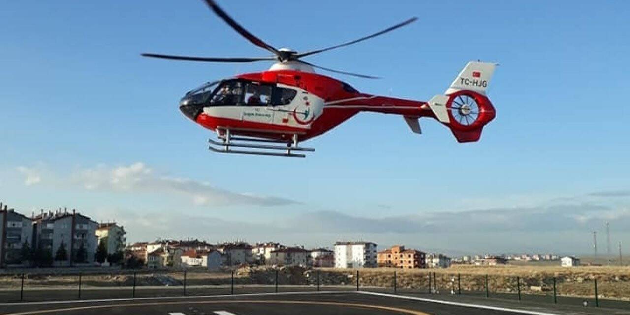 Motosiklet kazasında ağır yaralanan genç için hava ambulansı