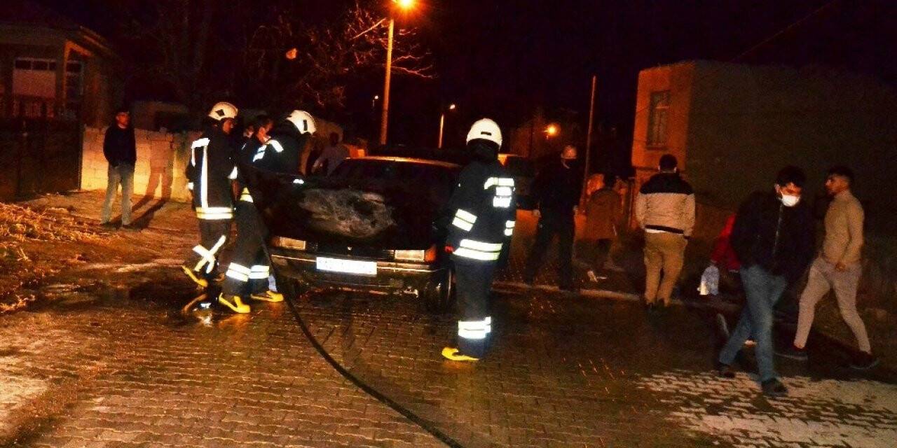 Konya’da seyir halindeki otomobilde yangın paniği