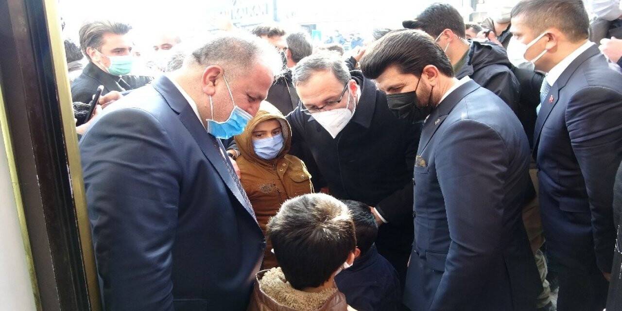 Bakan Kasapoğlu Erciş’te gençlerle buluştu