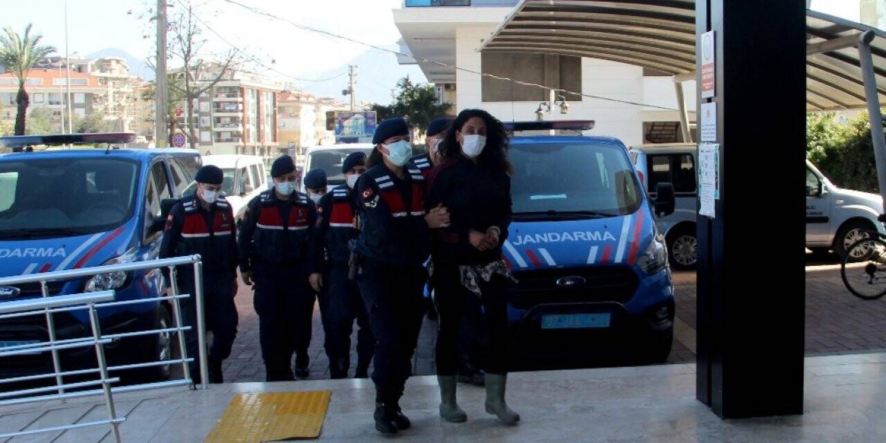 Kaçak barakası yıkılınca pompalı tüfekle baskın yapan kadın tutuklandı