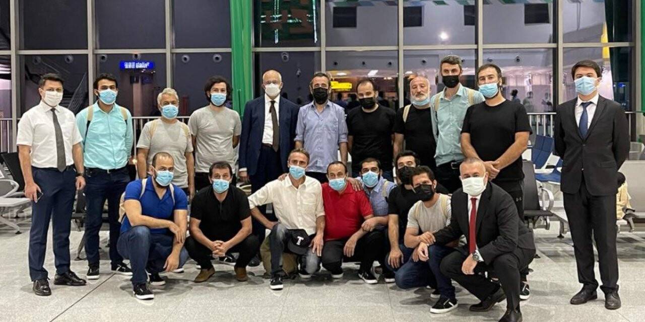 Kaçırılan 15 gemici İstanbul'a ulaştı
