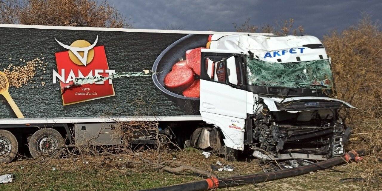 Konya yolunda tır şarampole düştü: 1 yaralı