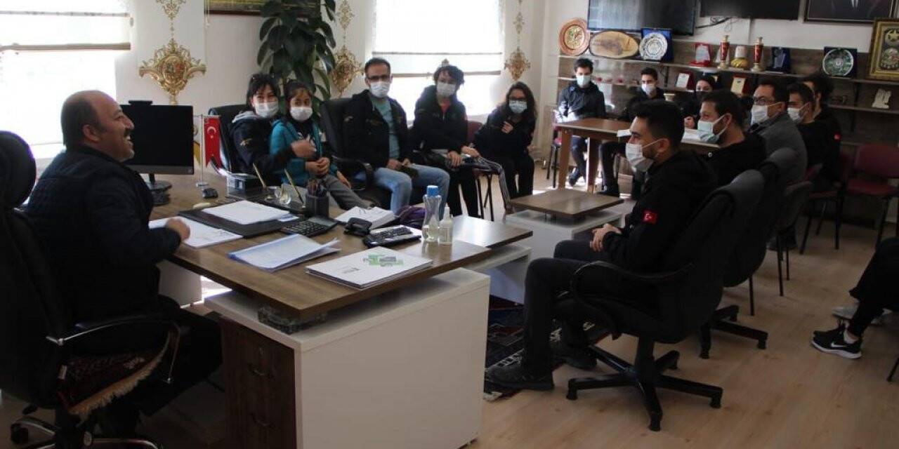 Yamaç paraşütü pilotlarından, Başkan Bakkal'a ziyaret