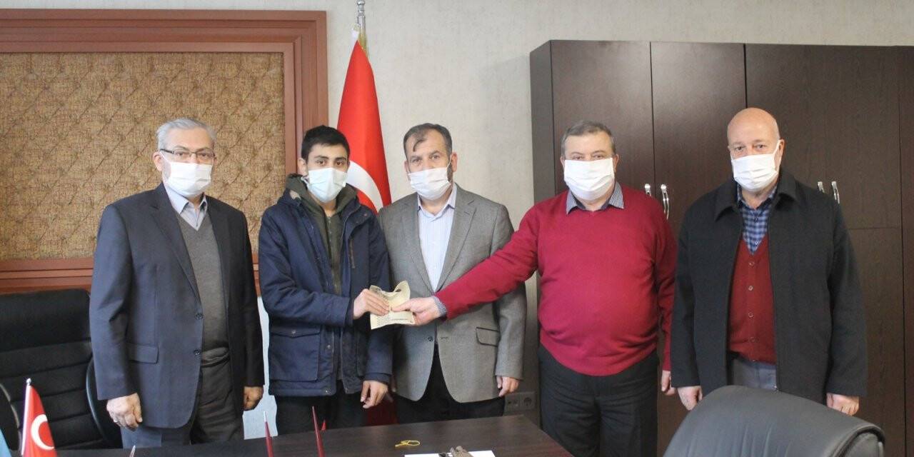 Turav Ödüllendirdi