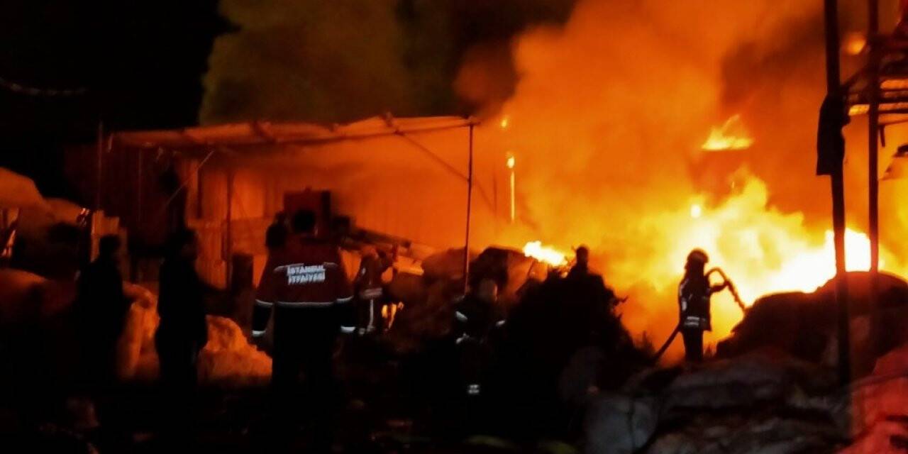 Ümraniye’de geceyi alevler aydınlattı