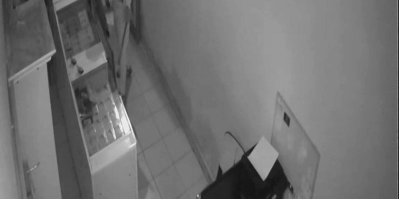 Son iki ayda iş yeri ikinci kez soyuldu, hırsızları çaya davet etti