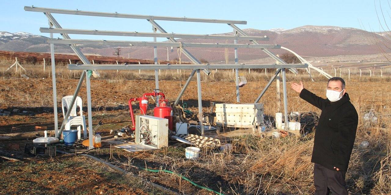 Konya'da hırsızlar panellere dadandı! Geceleri tarlada nöbet tutuyorlar