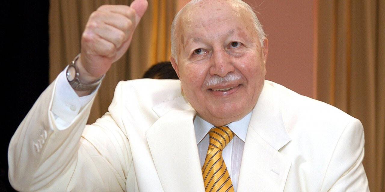 Türk siyasetinin "Erbakan Hoca"sı vefatının 10'uncu yılında anılıyor