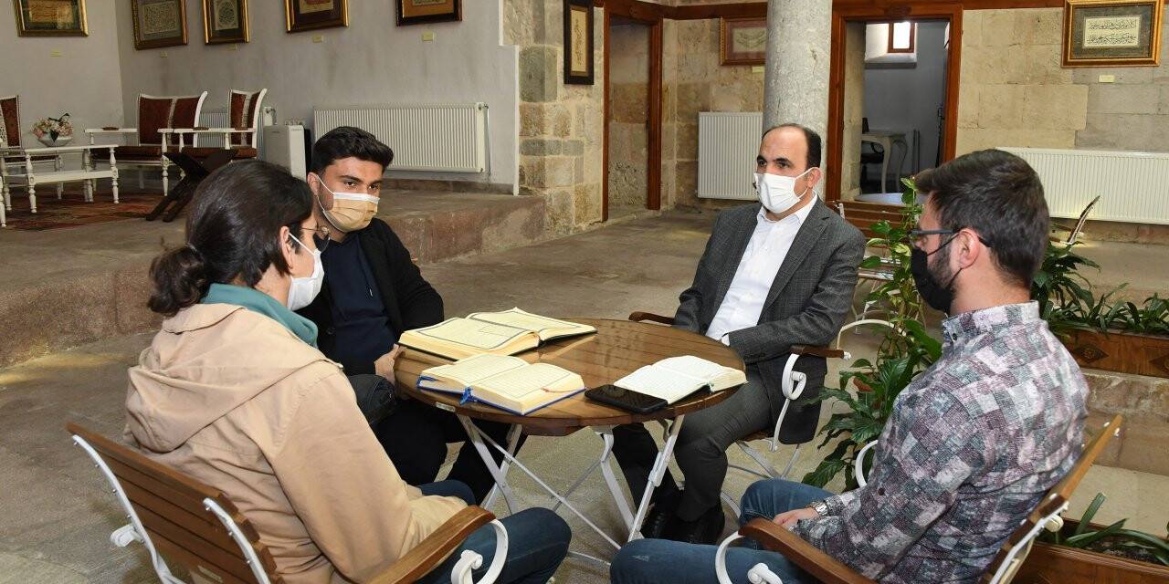 Başkan Altay Daru’l Huffaz Kursiyerleriyle Buluştu