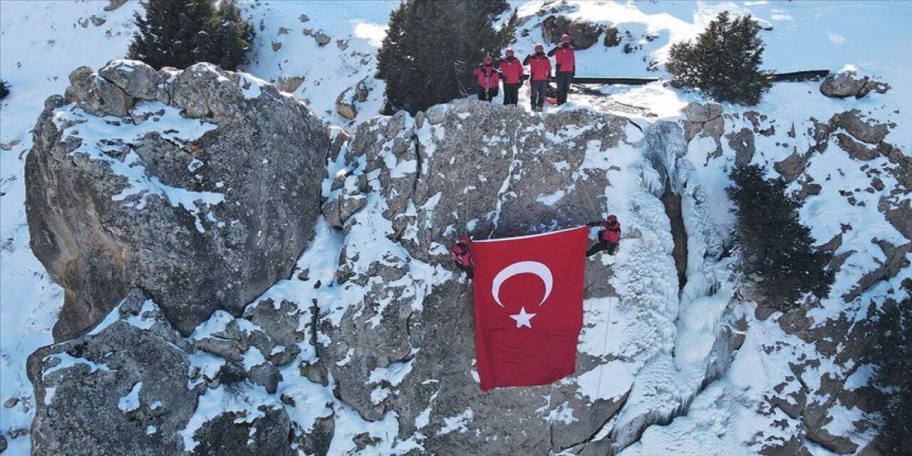 Kahraman Mehmetçik hayat kurtarmak için zor koşullarda eğitim alıyor