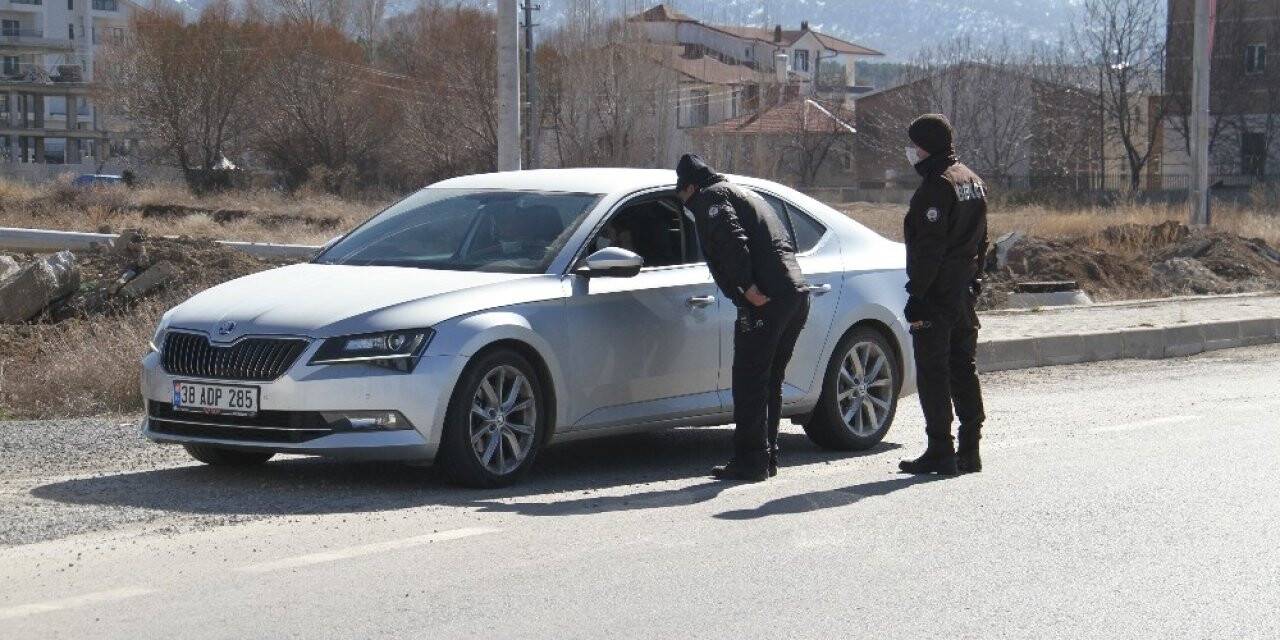 Beyşehir’de sokağa çıkma kısıtlamasına uymayanlara ceza uygulandı