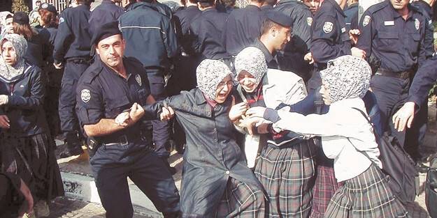 28 Şubat'ın utanç odaları: 'İkna Odaları' (TIKLA&İZLE)