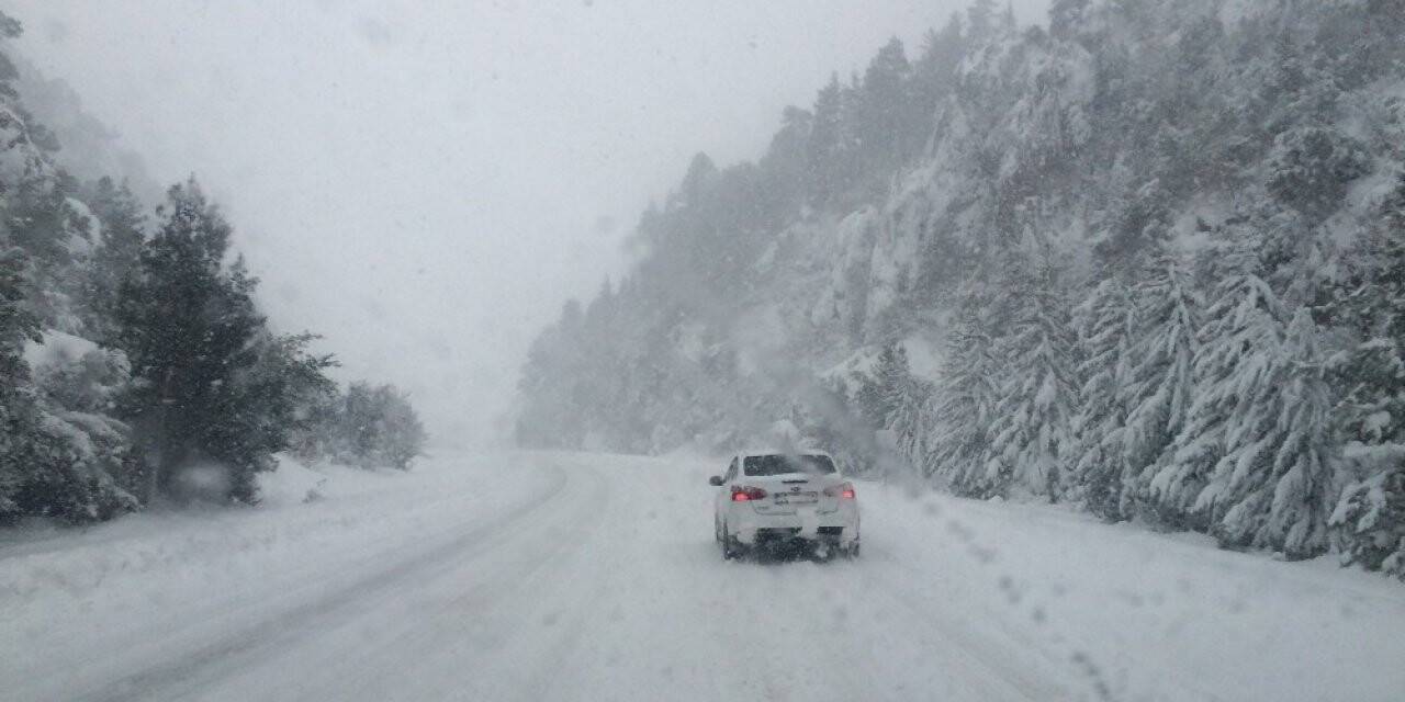 Konya-Antalya karayolunda kar kalınlığı 20 santime ulaştı