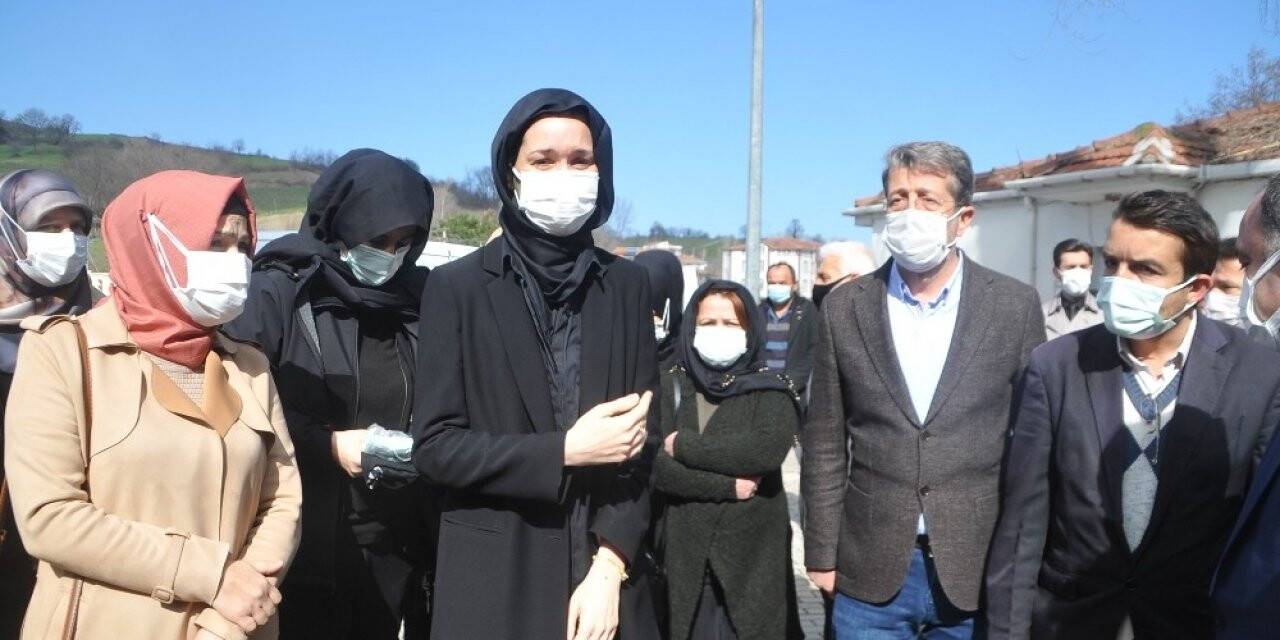 AK Partili Çiğdem Karaaslan’ın annesi son yolculuğuna uğurlandı