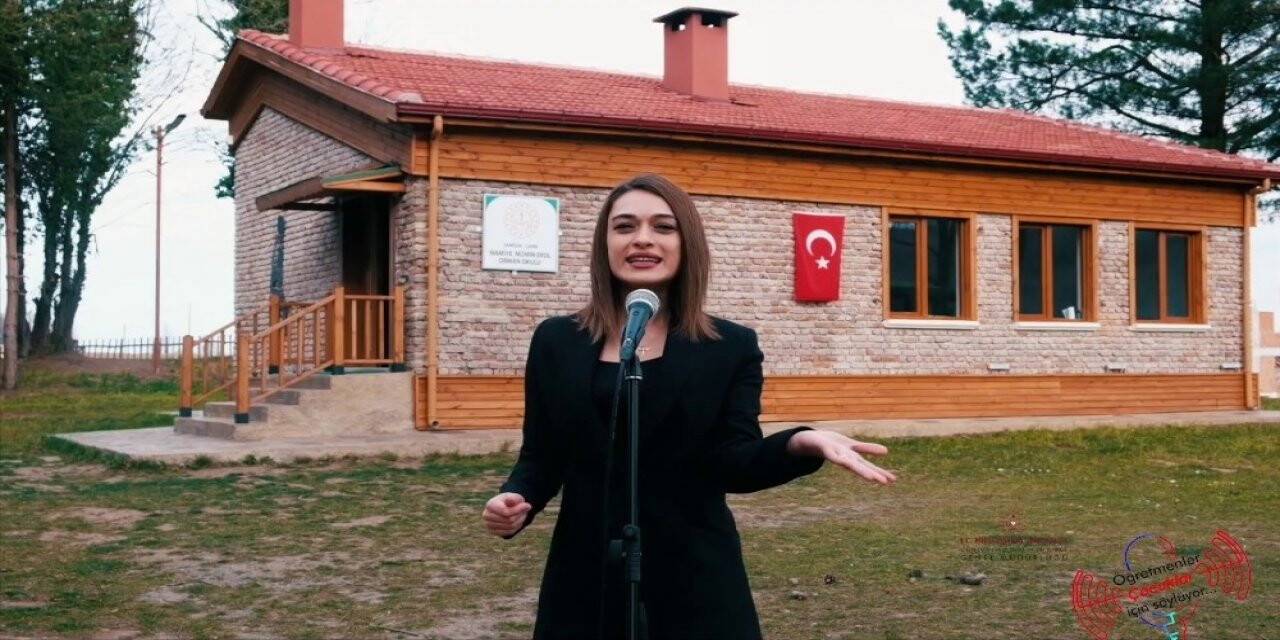 Müzik öğretmenleri öğrenciler için söyledi