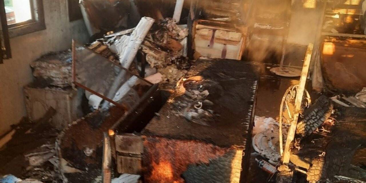 Depoyu yakıp kaçtılar