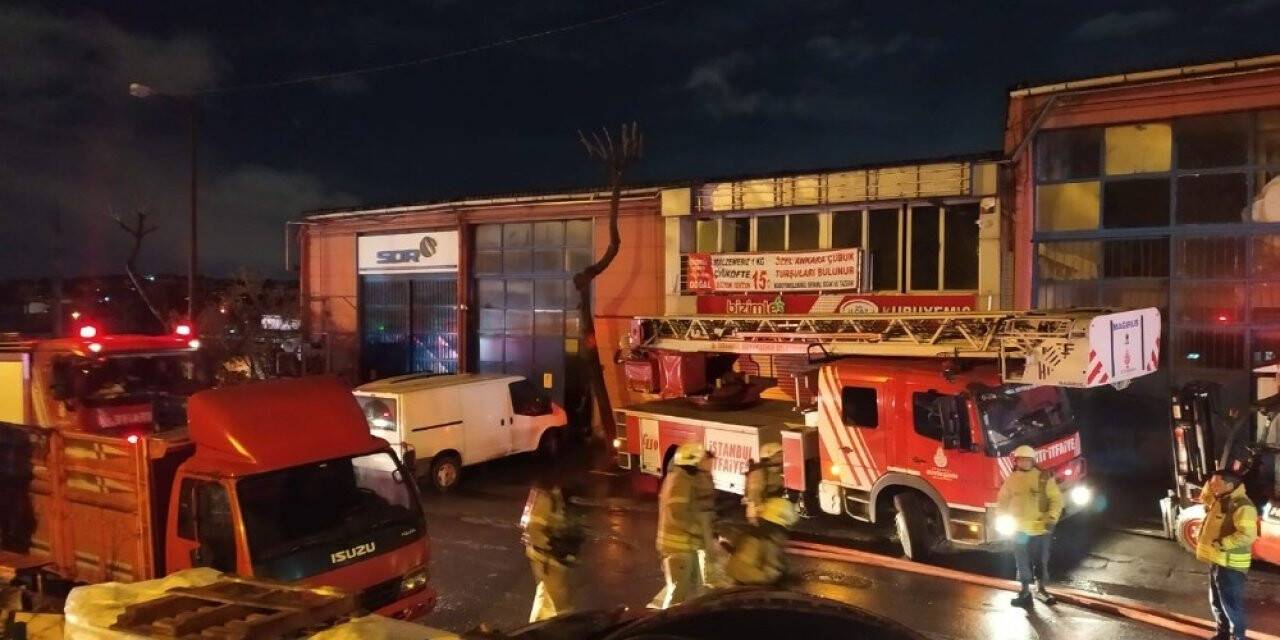 Sultangazi’de sanayi sitesinde yangın paniği