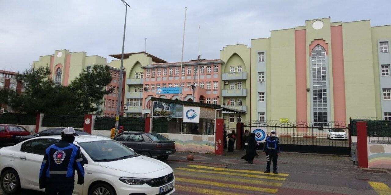 Kartal’da kısıtlama sonrası öğrencilerin ilk ders heyecanı başladı