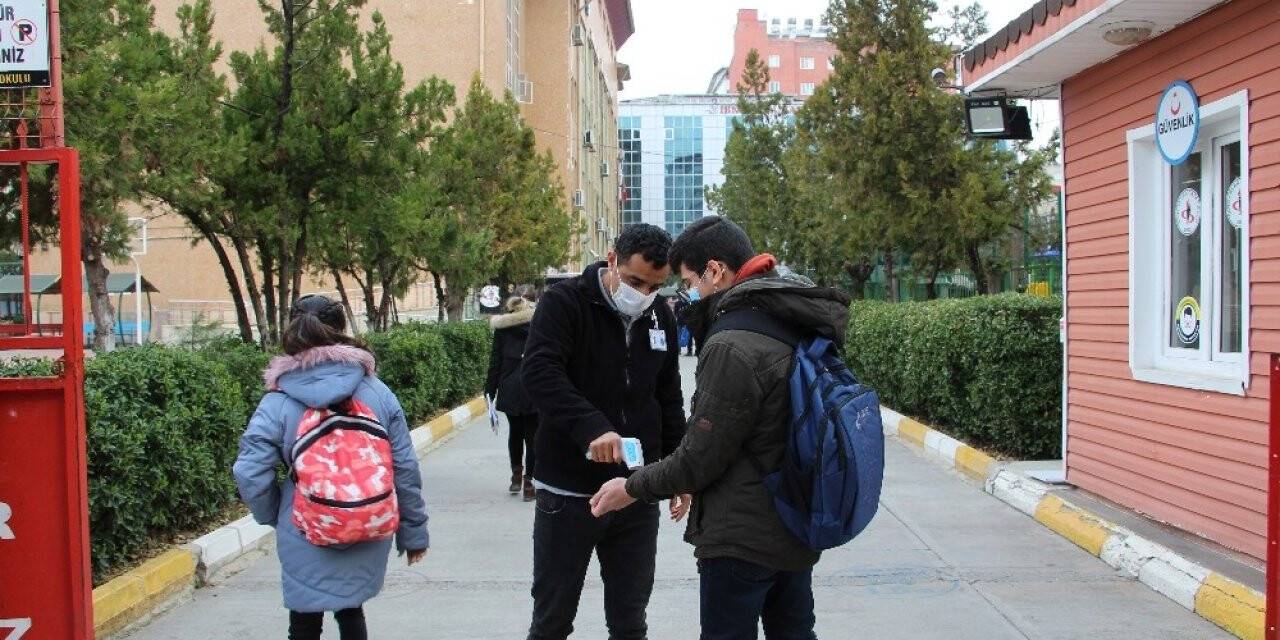 Cumhurbaşkanı Erdoğan müjdeyi verdi, Siirtli öğrenciler okulların yolunu tuttu