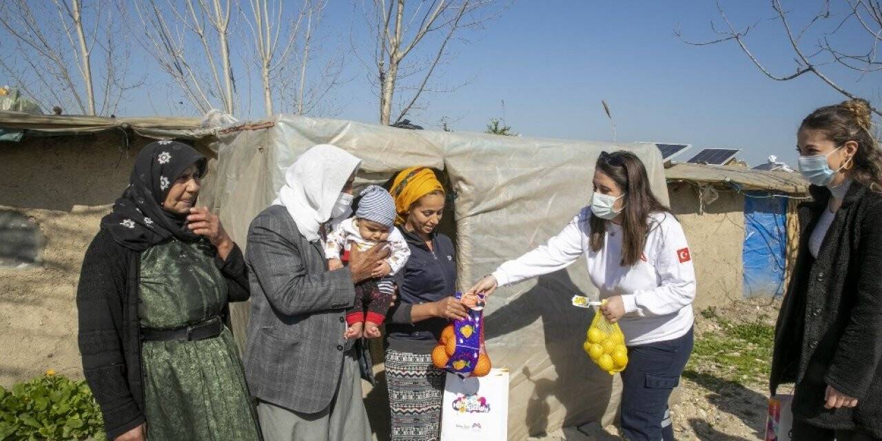 Büyükşehir Belediyesinden tarım işçilerine hijyen kiti ve narenciye paketi