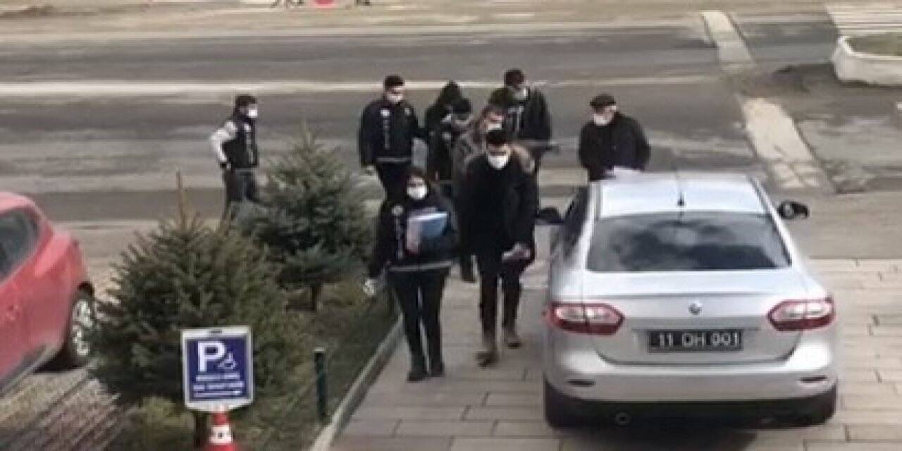 Bozüyük’teki 2 ayrı uyuşturucu operasyonunda 8 kişi yakalandı
