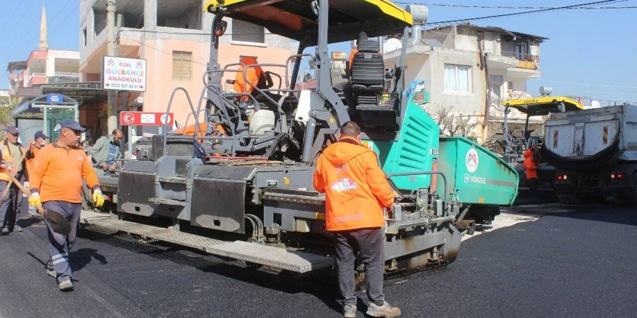 Büyükşehir Belediyesi, Mezitli’nin 3 caddesine sıcak asfalt döktü