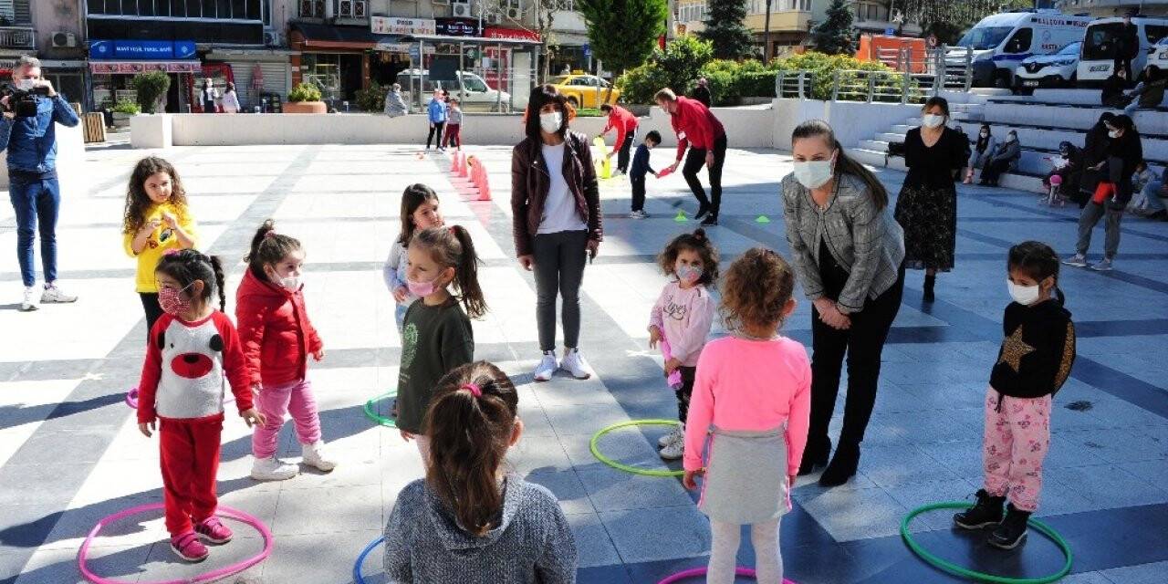Balçova’nın parkları çocuklarla şenlendi