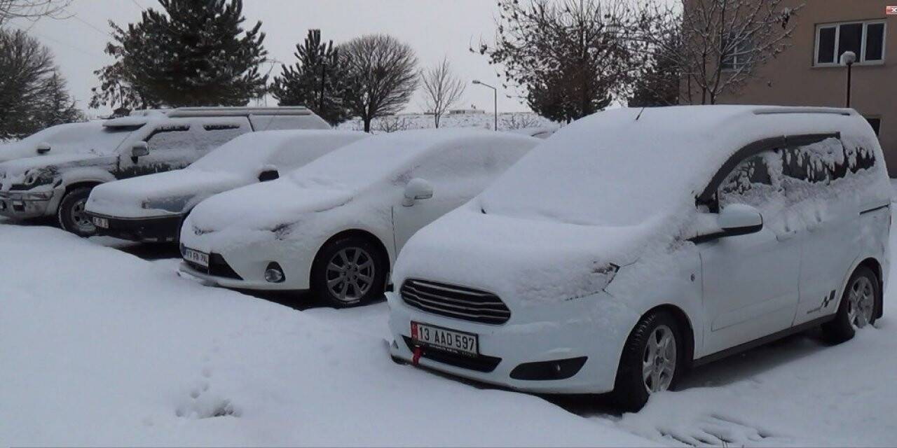 Ahlat’ta kar yağışı