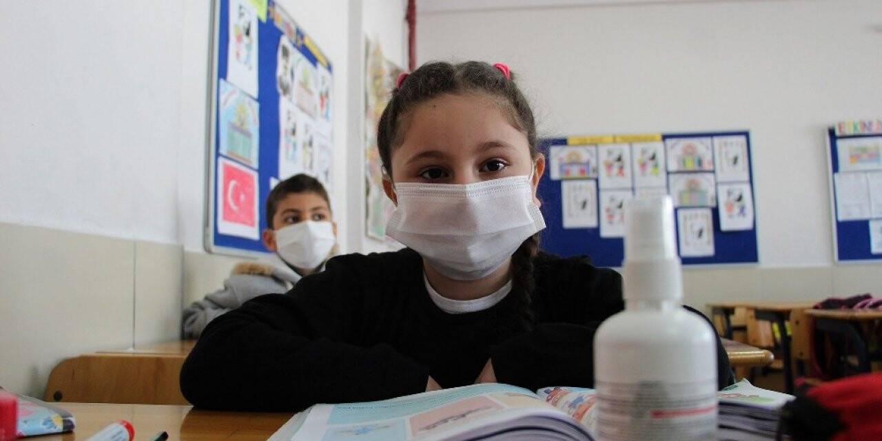 Antalya’da 235 bin öğrenci yüz yüze eğitime başladı