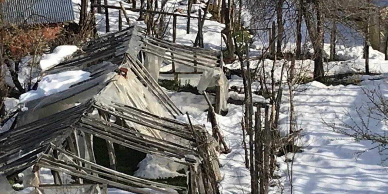 2 metrelik kar 150 serayı yerle bir etti